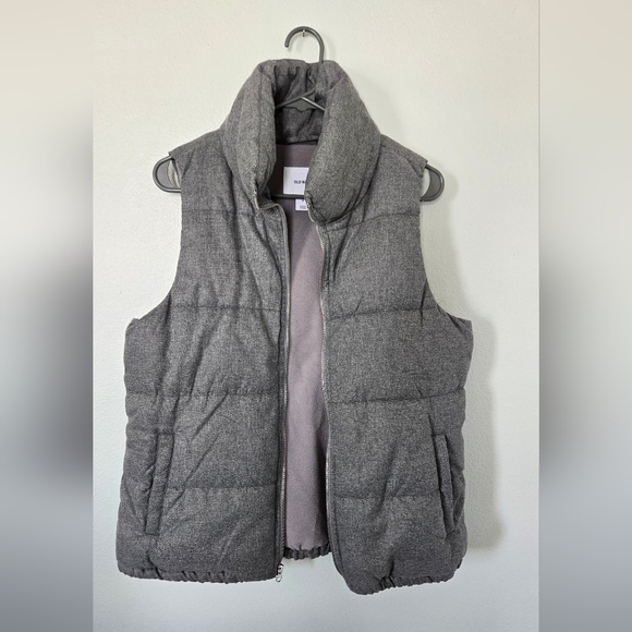 Old Navy Puffer Vest Size Medium - Picture 1 of 6